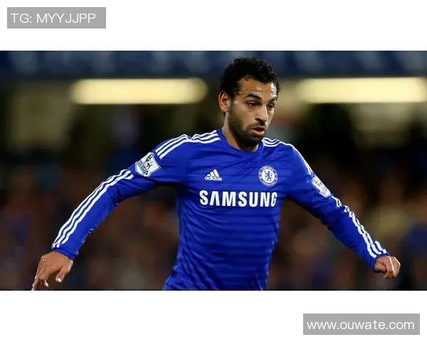 穿红色足球鞋的球星是谁 他们的独特魅力和球场表现解析