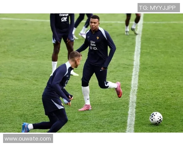 姆巴佩精彩瞬间再现，法国足球新星携手未来梦想，勇闯世界足坛巅峰