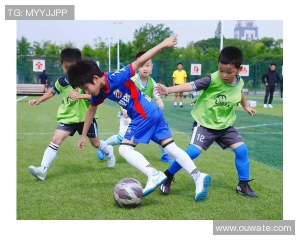 从未踏上绿茵场的足球巨星如何在赛场外书写传奇人生